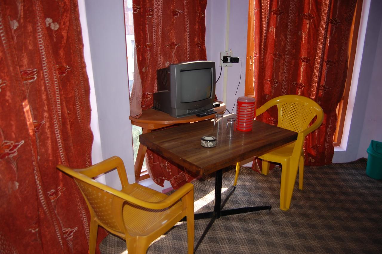 New Relax Inn, Pahalgam, 2 Km From Lidder Valley Eksteriør billede