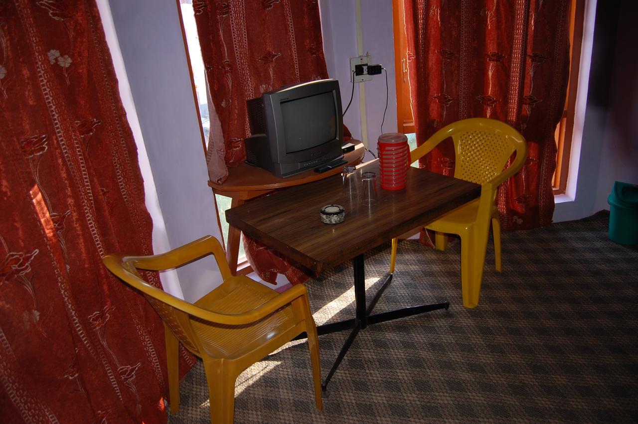 New Relax Inn, Pahalgam, 2 Km From Lidder Valley Eksteriør billede